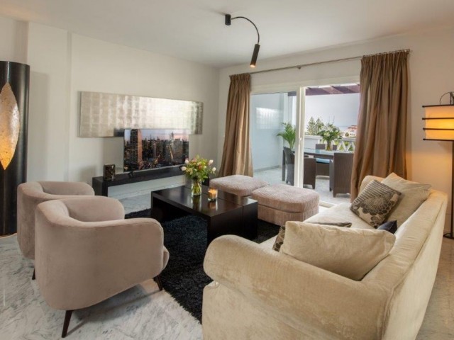 Apartamento con 3 Dormitorios  en Puerto Banús