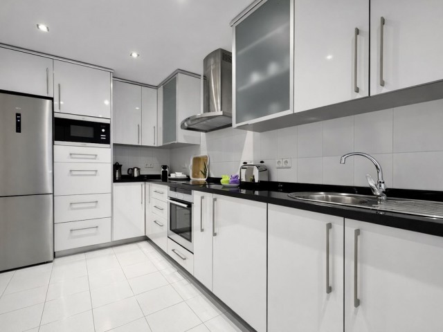 Apartamento con 3 Dormitorios  en Puerto Banús
