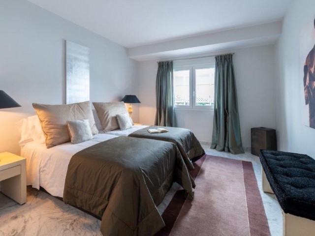 Apartamento con 3 Dormitorios  en Puerto Banús