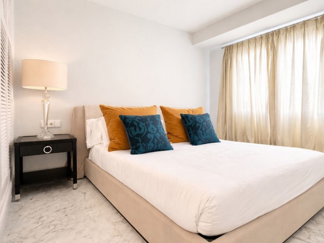 Apartamento con 3 Dormitorios  en Puerto Banús