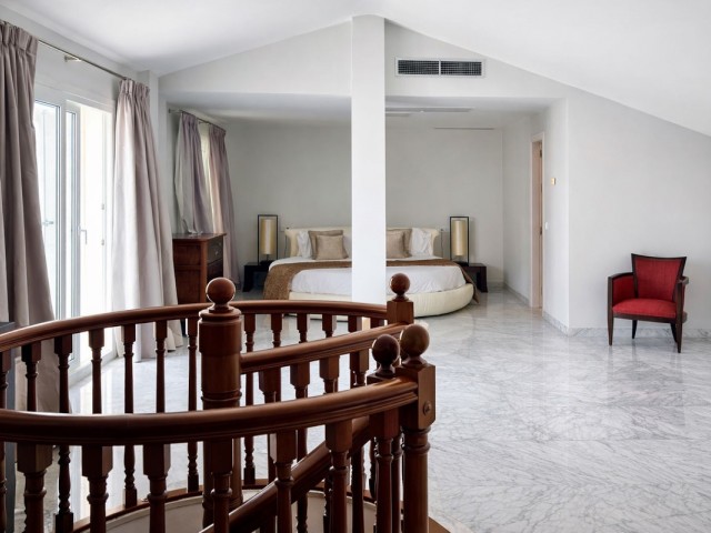 Apartamento con 3 Dormitorios  en Puerto Banús