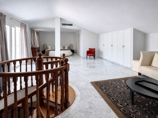 Apartamento con 3 Dormitorios  en Puerto Banús