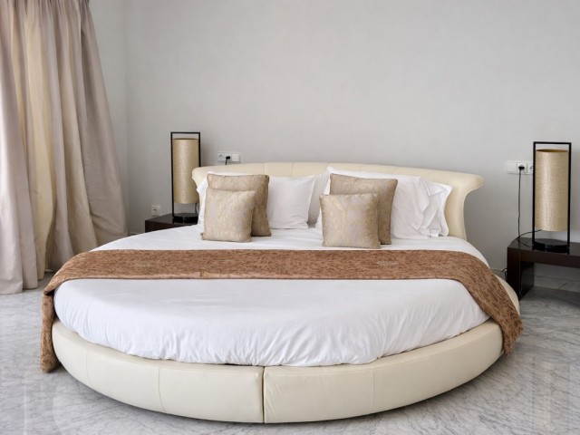 Apartamento con 3 Dormitorios  en Puerto Banús