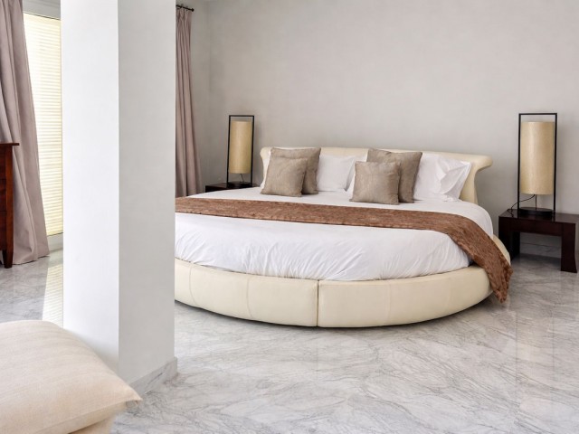Apartamento con 3 Dormitorios  en Puerto Banús