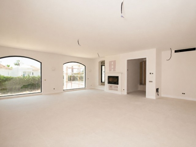 4 Soveroms Villa i Elviria