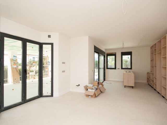 4 Soveroms Villa i Elviria