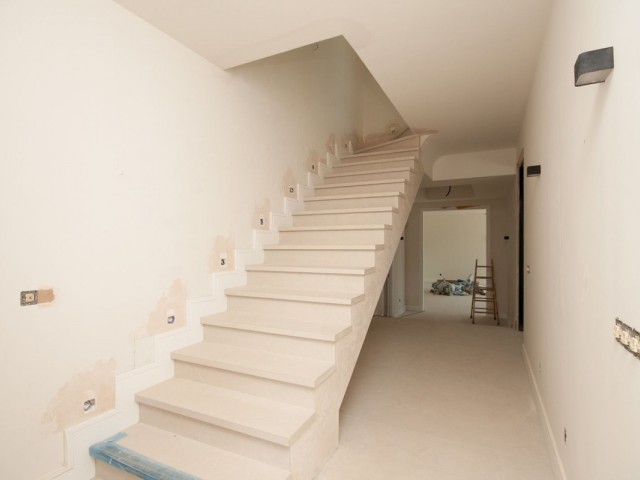 4 Soveroms Villa i Elviria