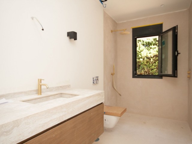 4 Soveroms Villa i Elviria