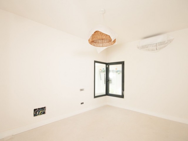 4 Soveroms Villa i Elviria