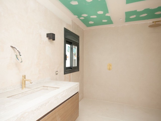 4 Soveroms Villa i Elviria