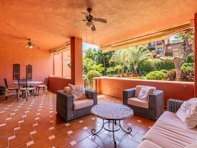 2 Bedrooms Apartment in Guadalmina Baja