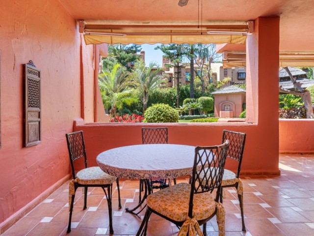 2 Bedrooms Apartment in Guadalmina Baja