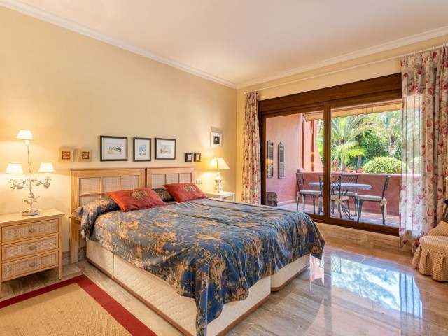 2 Bedrooms Apartment in Guadalmina Baja