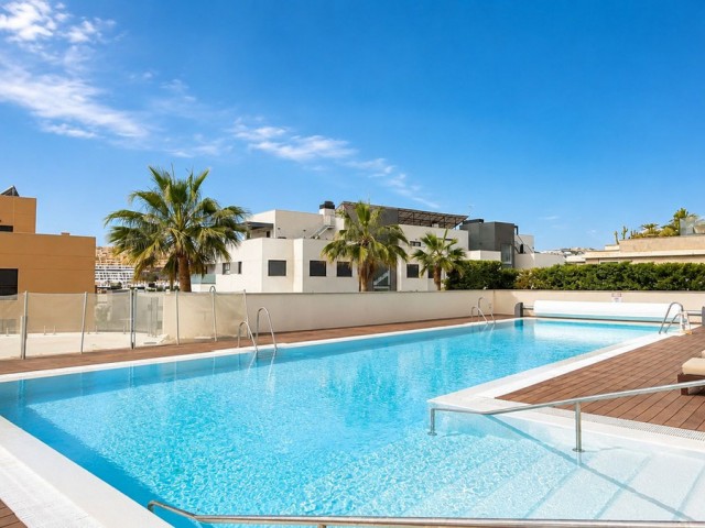 Maison mitoyenne avec 4 Chambres  à La Cala de Mijas