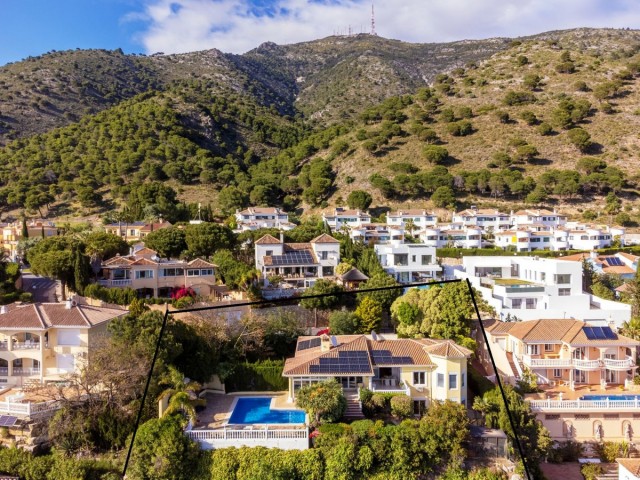 Villa avec 6 Chambres  à Mijas