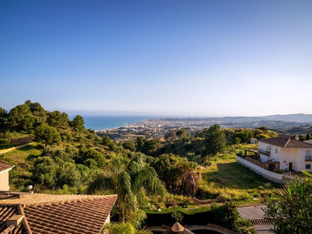 Villa avec 6 Chambres  à Mijas