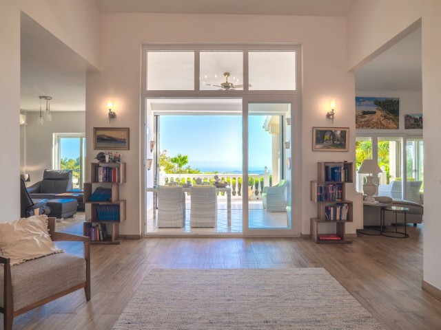 Villa avec 6 Chambres  à Mijas