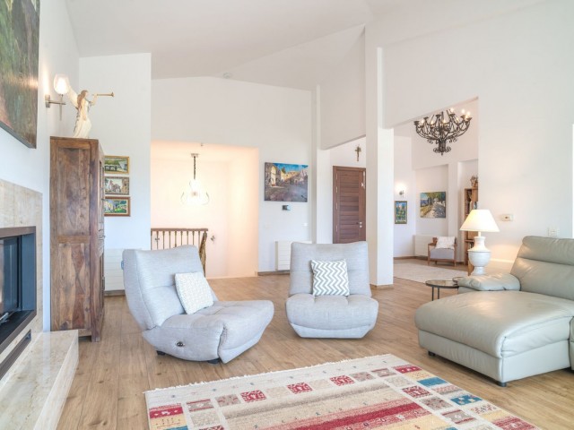 Villa avec 6 Chambres  à Mijas