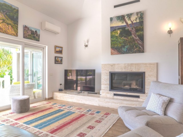 Villa avec 6 Chambres  à Mijas