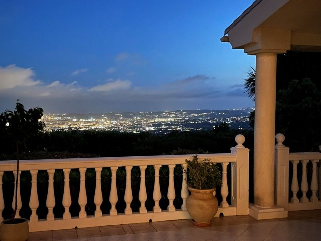 Villa avec 6 Chambres  à Mijas