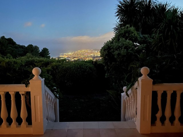 Villa avec 6 Chambres  à Mijas