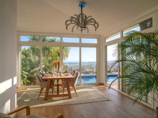 Villa avec 6 Chambres  à Mijas