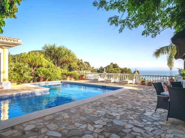 Villa avec 6 Chambres  à Mijas