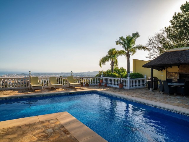 Villa avec 6 Chambres  à Mijas