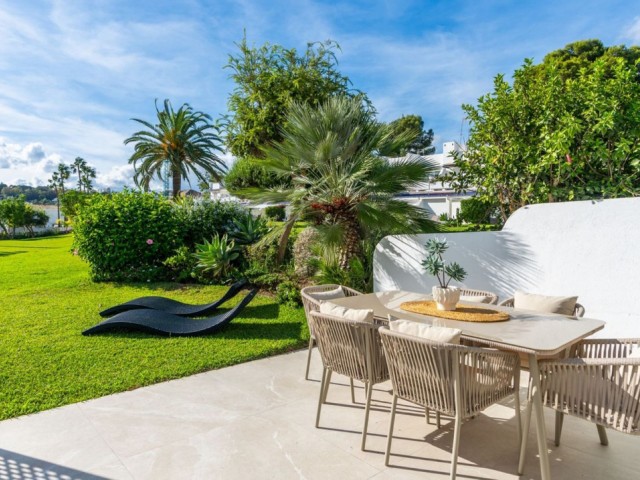 4 Slaapkamer Rijtjeshuis in Nueva Andalucía