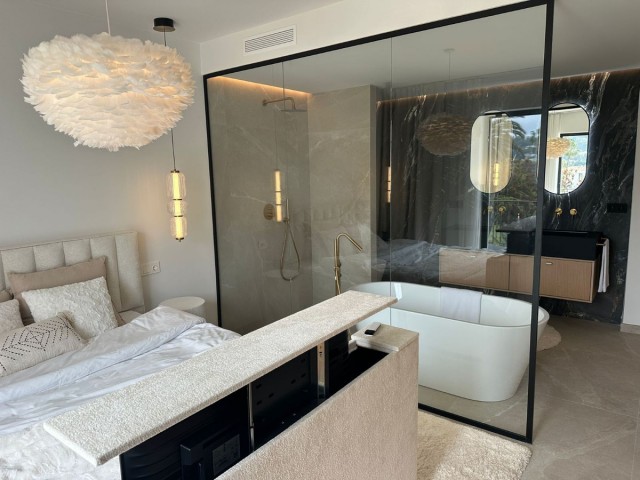4 Slaapkamer Rijtjeshuis in Nueva Andalucía