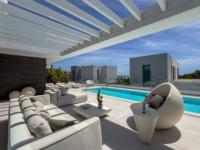 Villa avec 5 Chambres  à Cabopino
