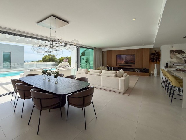 Villa avec 5 Chambres  à Cabopino
