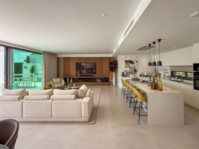 Villa avec 5 Chambres  à Cabopino