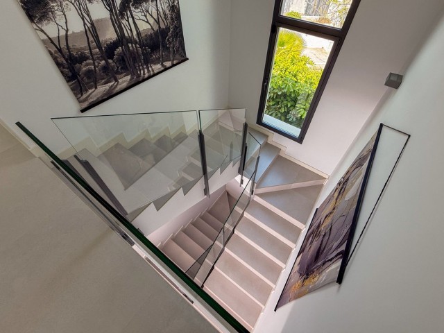 Villa avec 5 Chambres  à Cabopino