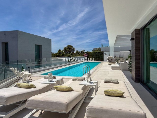 5 Bedrooms Villa in Cabopino