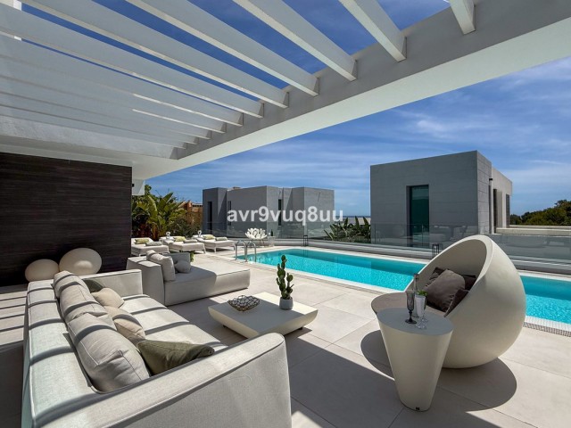 5 Bedrooms Villa in Cabopino