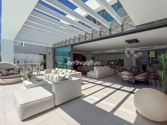 5 Bedrooms Villa in Cabopino
