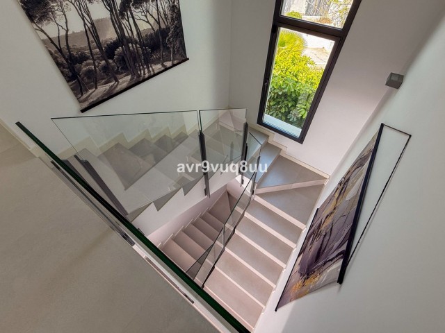 5 Bedrooms Villa in Cabopino