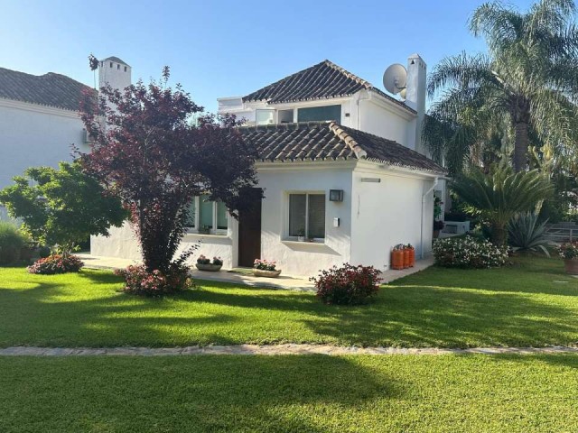 Adosado con 4 Dormitorios  en Mijas