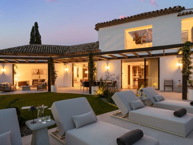 6 Bedrooms Villa in Benahavís