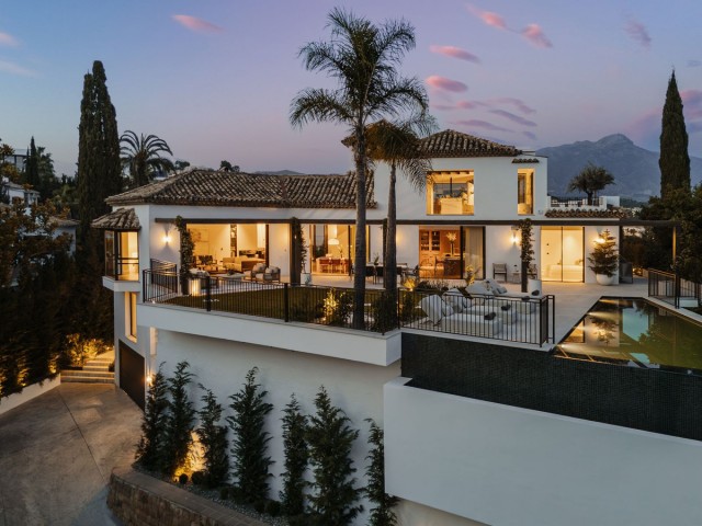 6 Bedrooms Villa in Benahavís