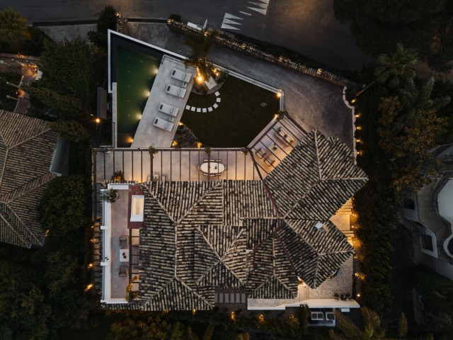 6 Bedrooms Villa in Benahavís