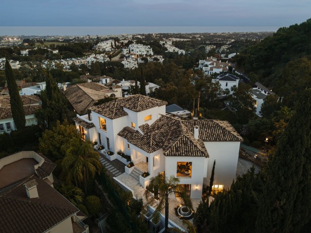6 Bedrooms Villa in Benahavís