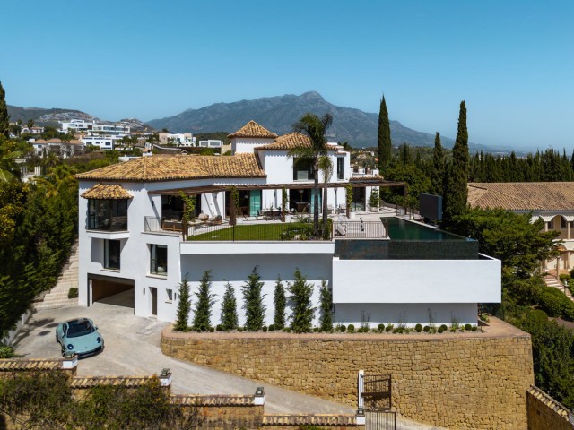 6 Bedrooms Villa in Benahavís