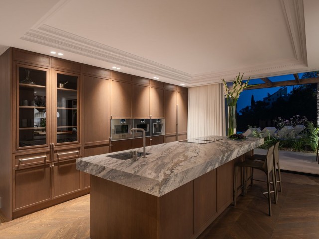 6 Bedrooms Villa in Benahavís