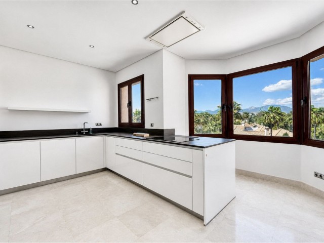 Penthouse avec 3 Chambres  à Puerto Banús