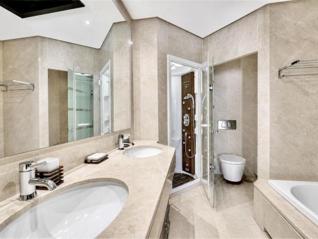 Penthouse avec 3 Chambres  à Puerto Banús