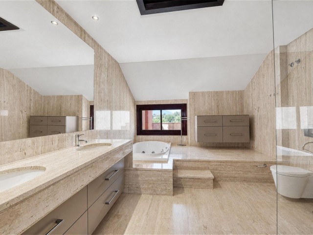 Penthouse avec 3 Chambres  à Puerto Banús