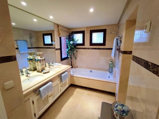 Appartement avec 2 Chambres  à Nueva Andalucía