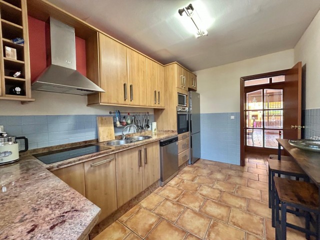 4 Bedrooms Villa in Estepona